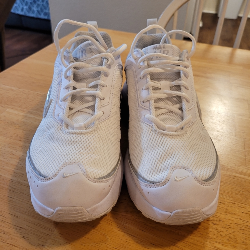 Woman's White Nike Air Max AP Sneaker Size 10M - Picture 7 of 7
